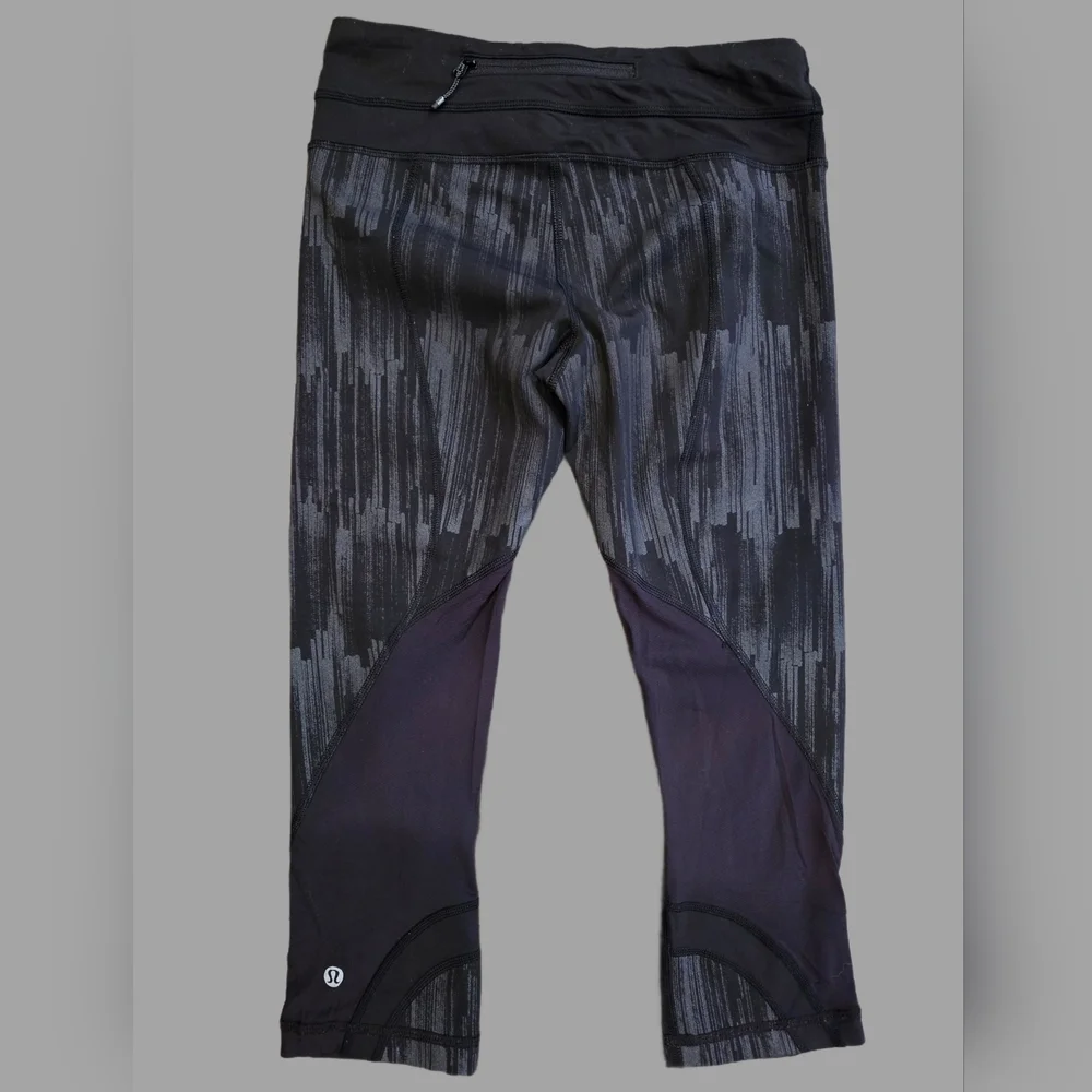 Lululemon Chic Black and Gray Patterned Leggings